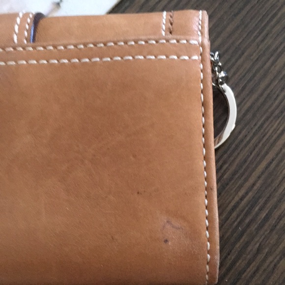 Coach tan wallet with key ring 6 compartment - Picture 7 of 7